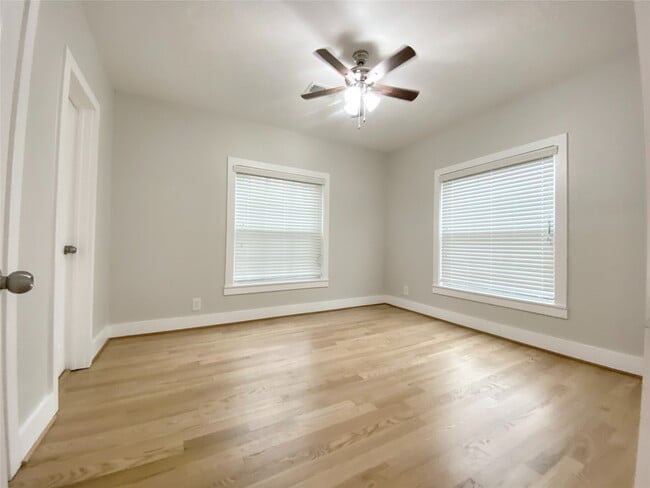 Building Photo - 1406 Oakdale St