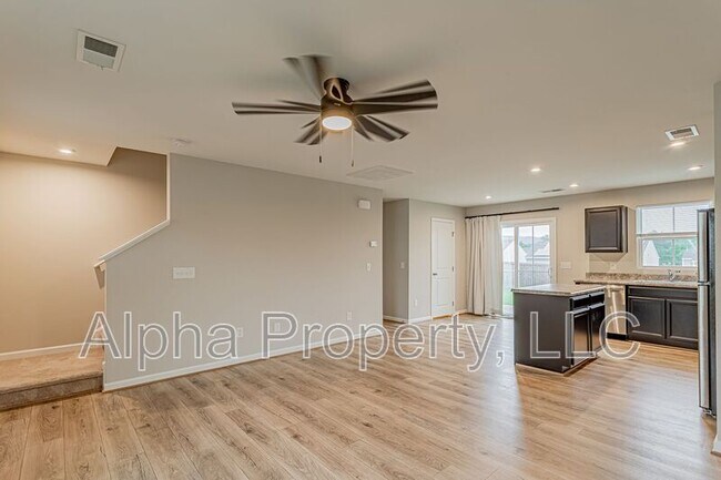 Building Photo - 10 Torrington Dr