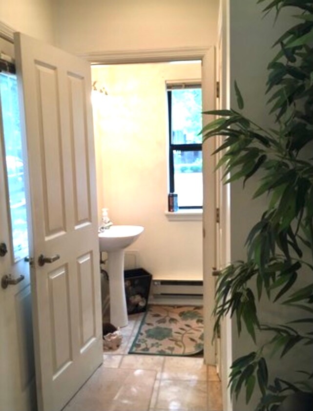 1/2 Bath - 51 S 17th St