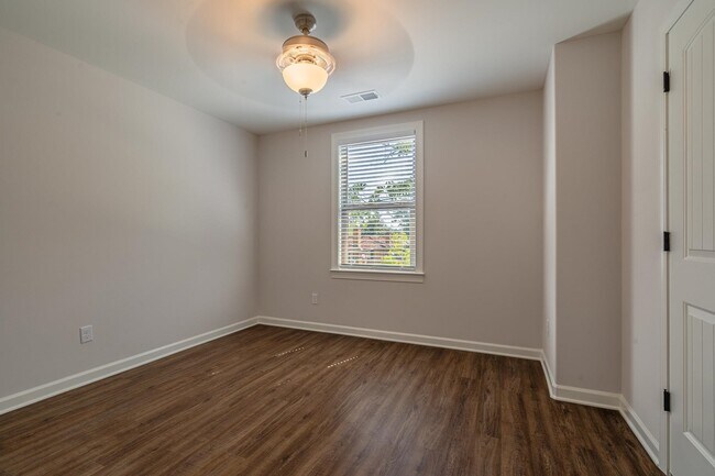 Building Photo - 84 N Rembert St