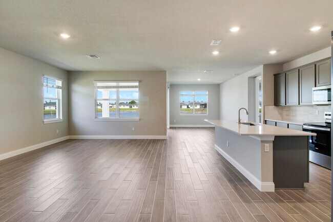 Building Photo - 8990 Dahlia Cir