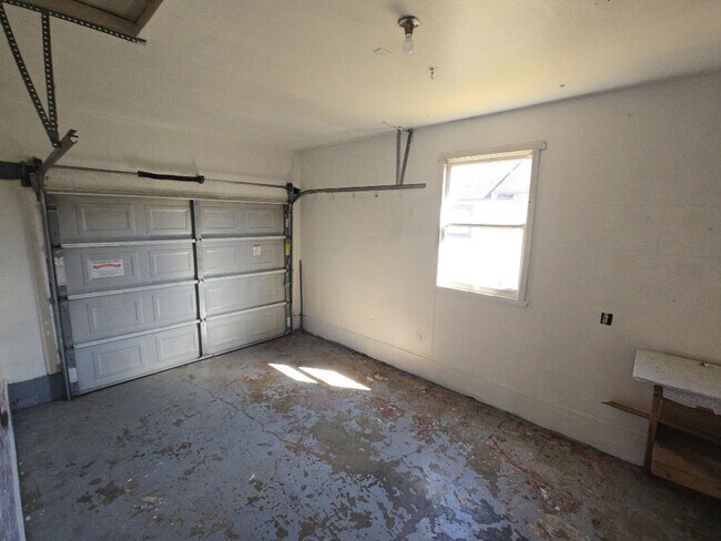 Building Photo - 3880 H St