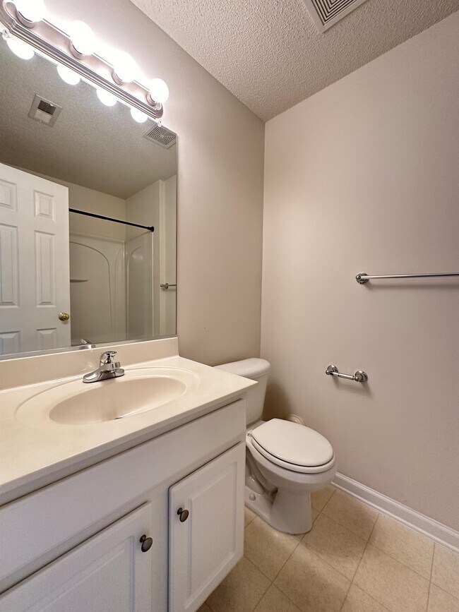 Building Photo - 6112 Hedgecock Cir