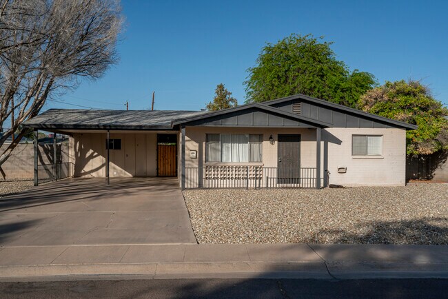 Building Photo - 1609 S Parkside Dr