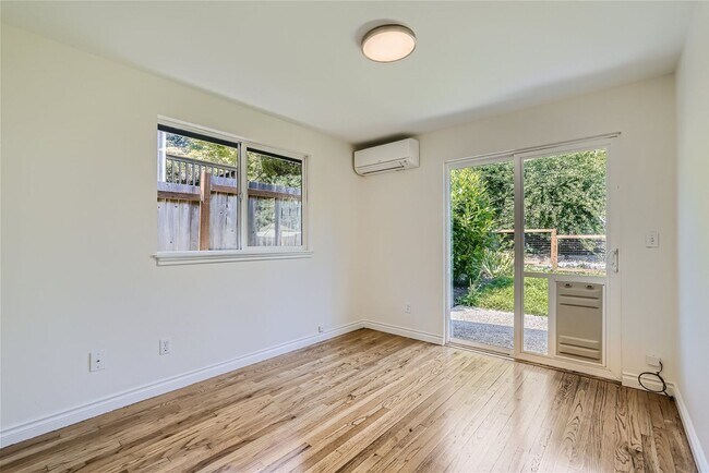 Building Photo - Charming one-level cottage in Madison Valley!