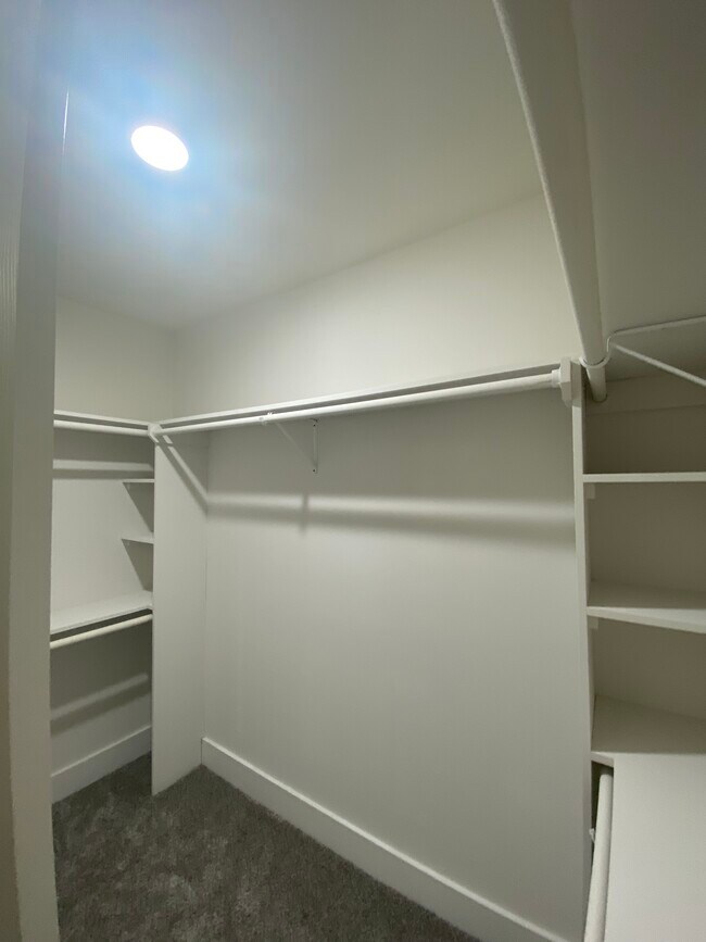 Building Photo - 9453 Shady Dr