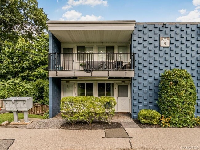 Building Photo - 9 Wyndover Woods Ln