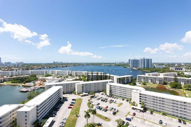 Building Photo - 18031 Biscayne Blvd