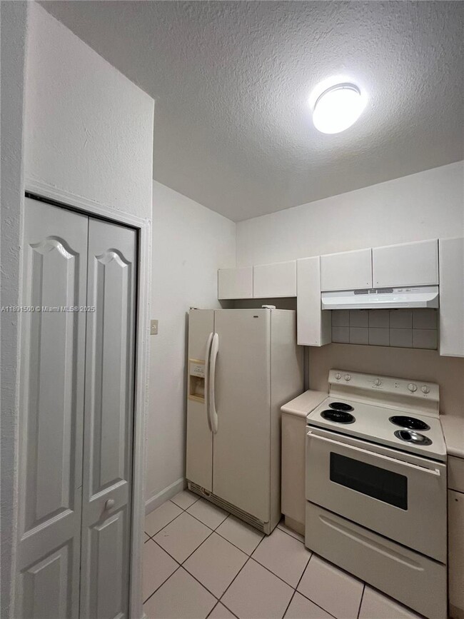 Building Photo - 1666 SE 27th Ct