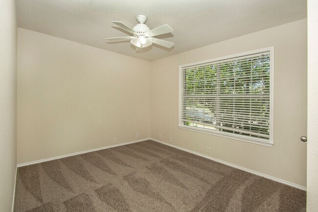 Building Photo - Cute house in Sherman for lease