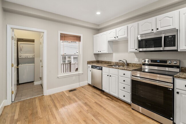 Primary Photo - 798 Mt Auburn St