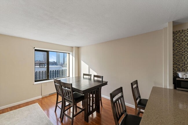 Building Photo - 19 S 1st St