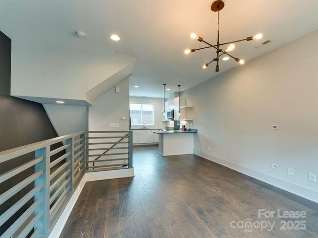 Building Photo - 225 Domain Way
