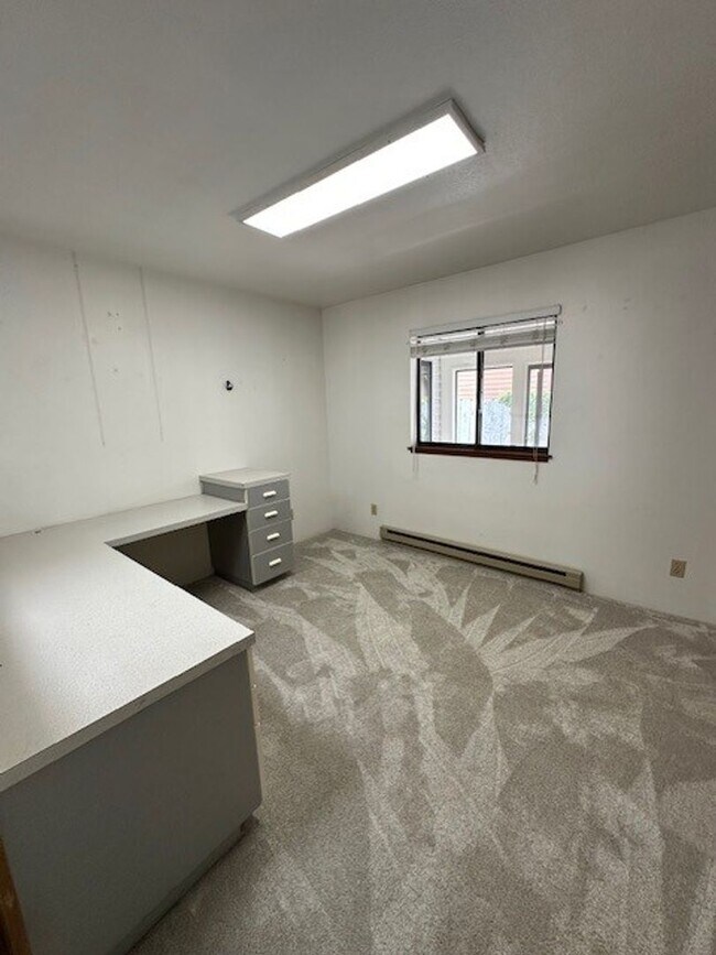 Building Photo - 429 Maple St