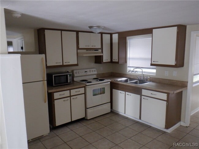 Building Photo - 2 Esskay St