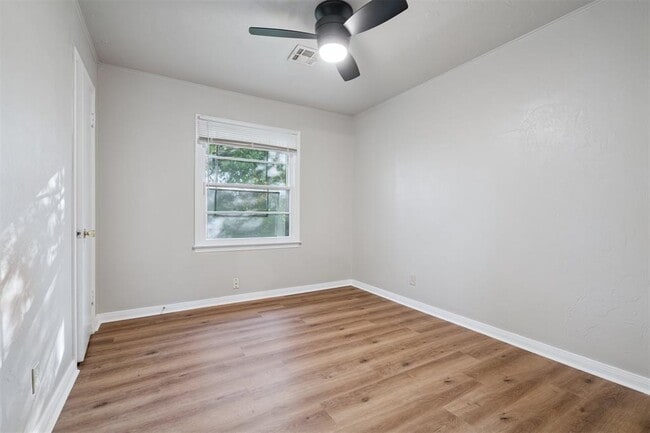 Building Photo - 1406 Sheffield Rd