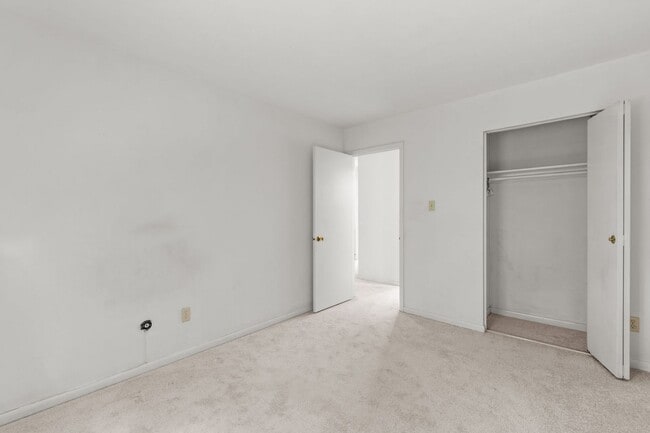 Building Photo - Townhouse for Rent in Virginia Beach!