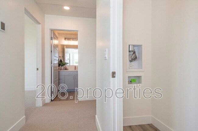 Building Photo - 486 E Violets Cv Ln