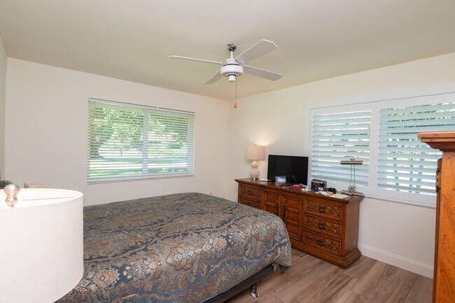 Building Photo - 3372 SE Court Dr