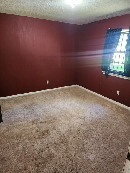 Building Photo - 2306 Dorchester Dr