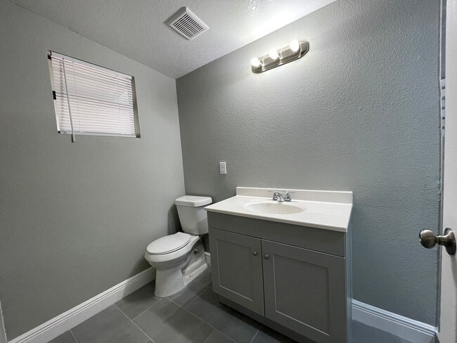 Building Photo - 3 Bed 2 Bath Thonotosassa