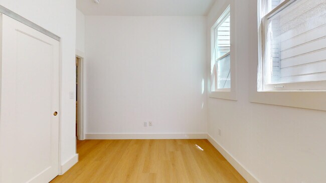 Building Photo - 550 Baker St