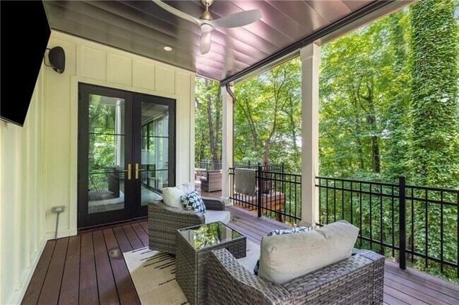 Building Photo - 306 Pinecrest Rd NE