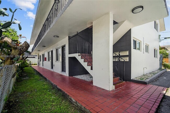 Building Photo - 2622 NW 24th St