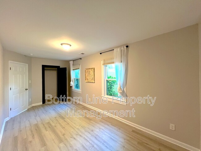 Building Photo - 613 1/2 Charlotte Ave