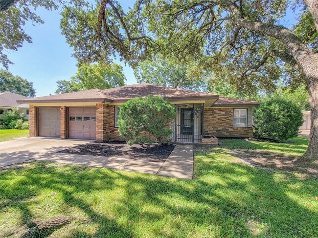 Building Photo - 4602 Redstart St