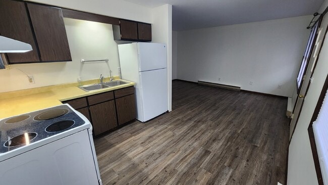 Building Photo - Charming lower level 1-Bed Escape with Ful...