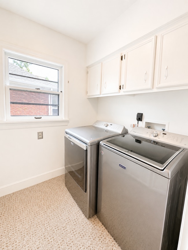 Building Photo - 9205 Whitegate Ct