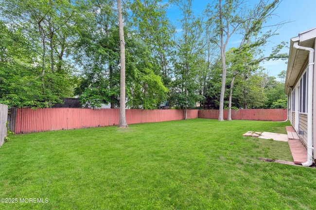 Building Photo - 895 Raleigh Dr