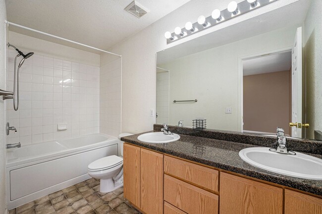 Building Photo - Exceptionally Maintained 2-Story Home in G...