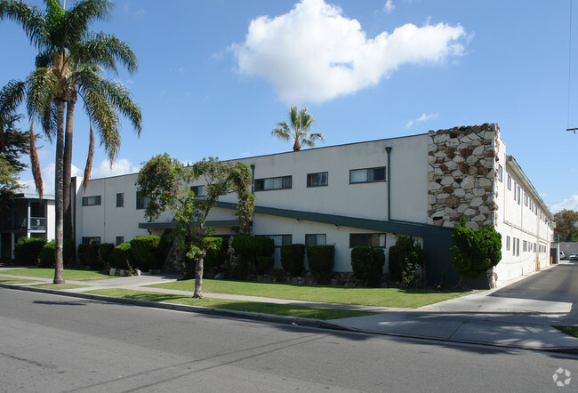 Primary Photo - La Pat Courtyard Apartments