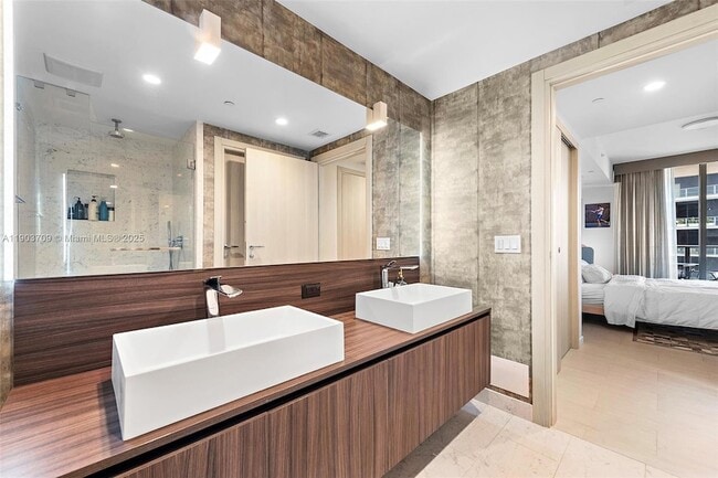 Building Photo - 1000 Brickell Plaza