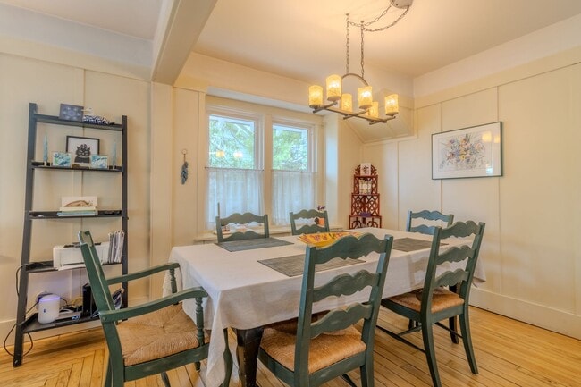 Building Photo - Fully-Furnished Retreat in the Heart of Su...