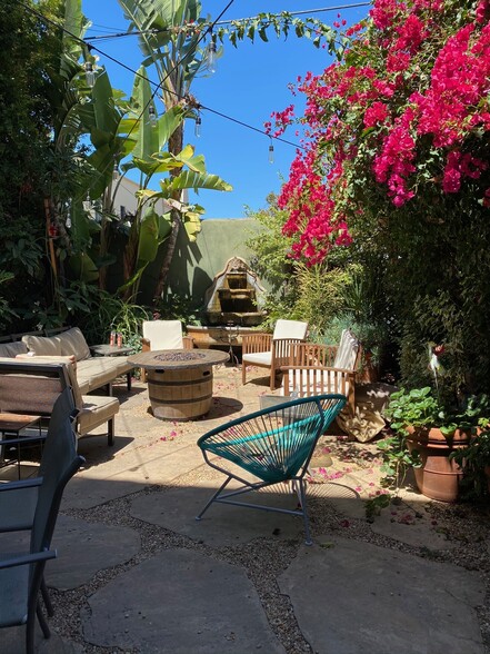 Back Yard / Furnished - 855 S Curson Ave