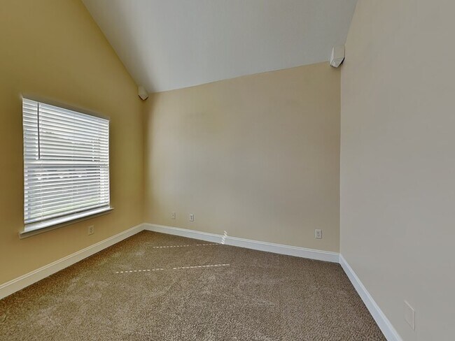 Building Photo - Beautiful 6 Bedroom Home located in Hampton!