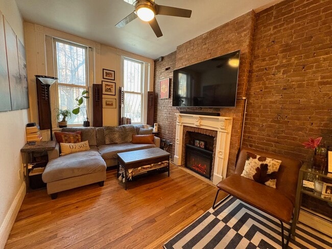 Building Photo - 97 Bright St