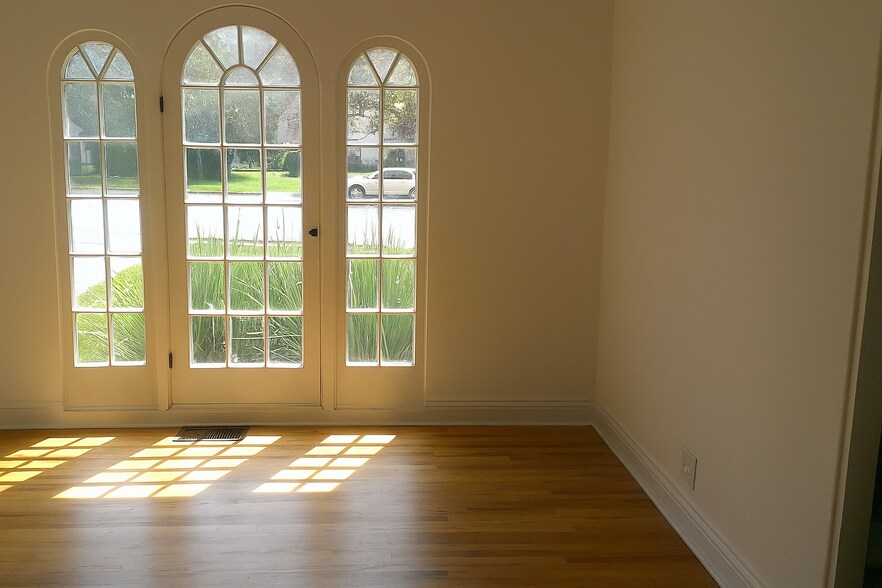 Dining Room w Arched Floor-to-Ceiling Windows - 325 S Berkeley Ave