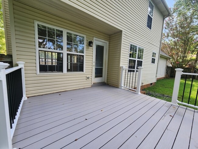 Building Photo - 1680 Barrywood Cir E