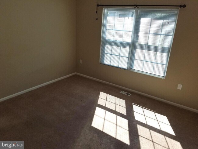 Building Photo - 408 Foxridge Dr SW