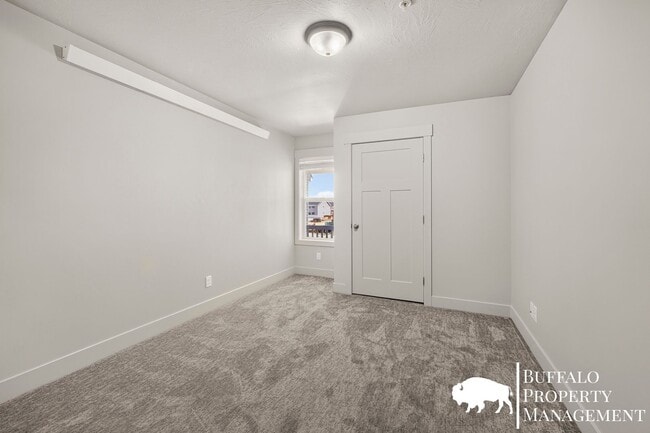 Building Photo - 6289 N Silver Fox Rd