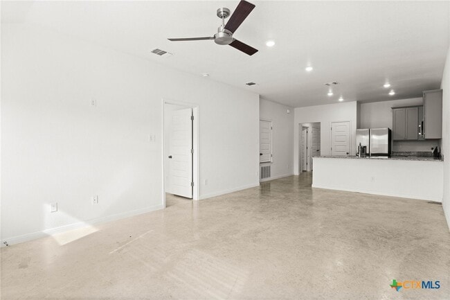 Building Photo - 911 Cherry Laurel Ln