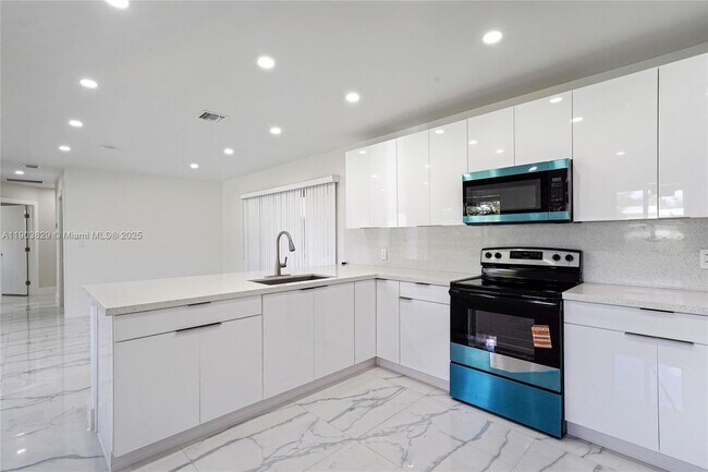 Building Photo - 4670 NW 5th St