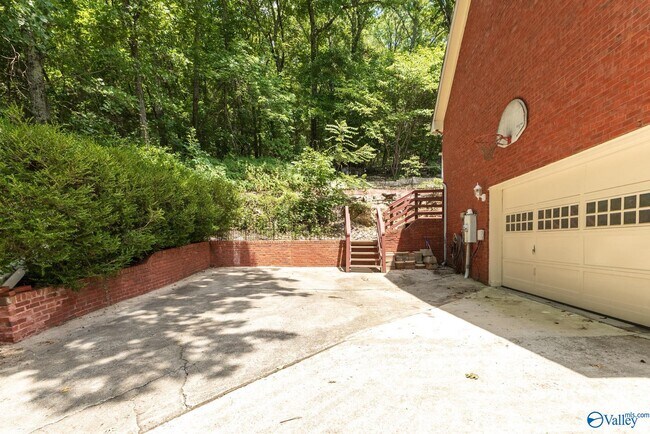 Building Photo - 15033 Greentree Trail SE