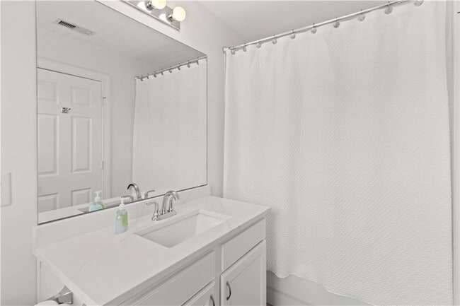 Building Photo - 2086 Cobblestone Cir NE