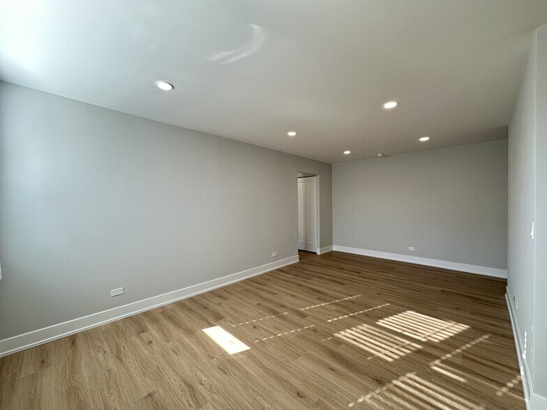 Building Photo - 535 W Aldine Ave