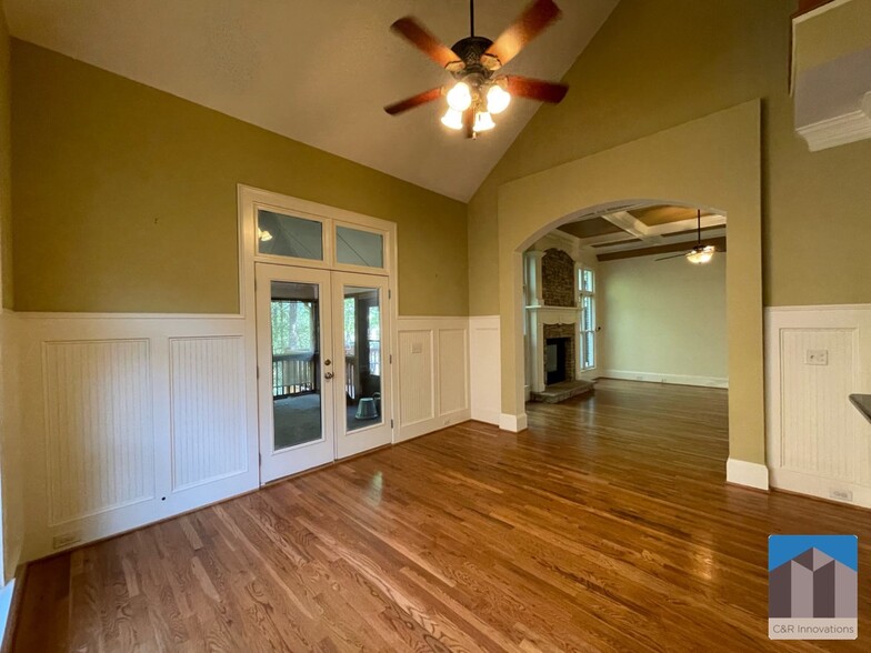 Building Photo - 1377 Greencrest Ct